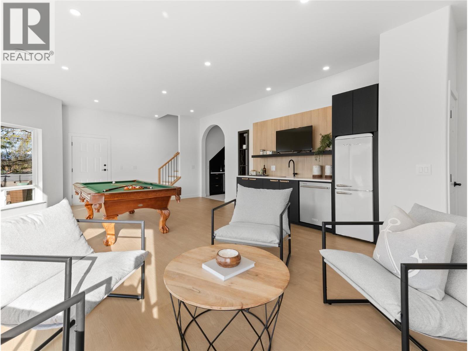 5538 Lakeshore Road, Kelowna