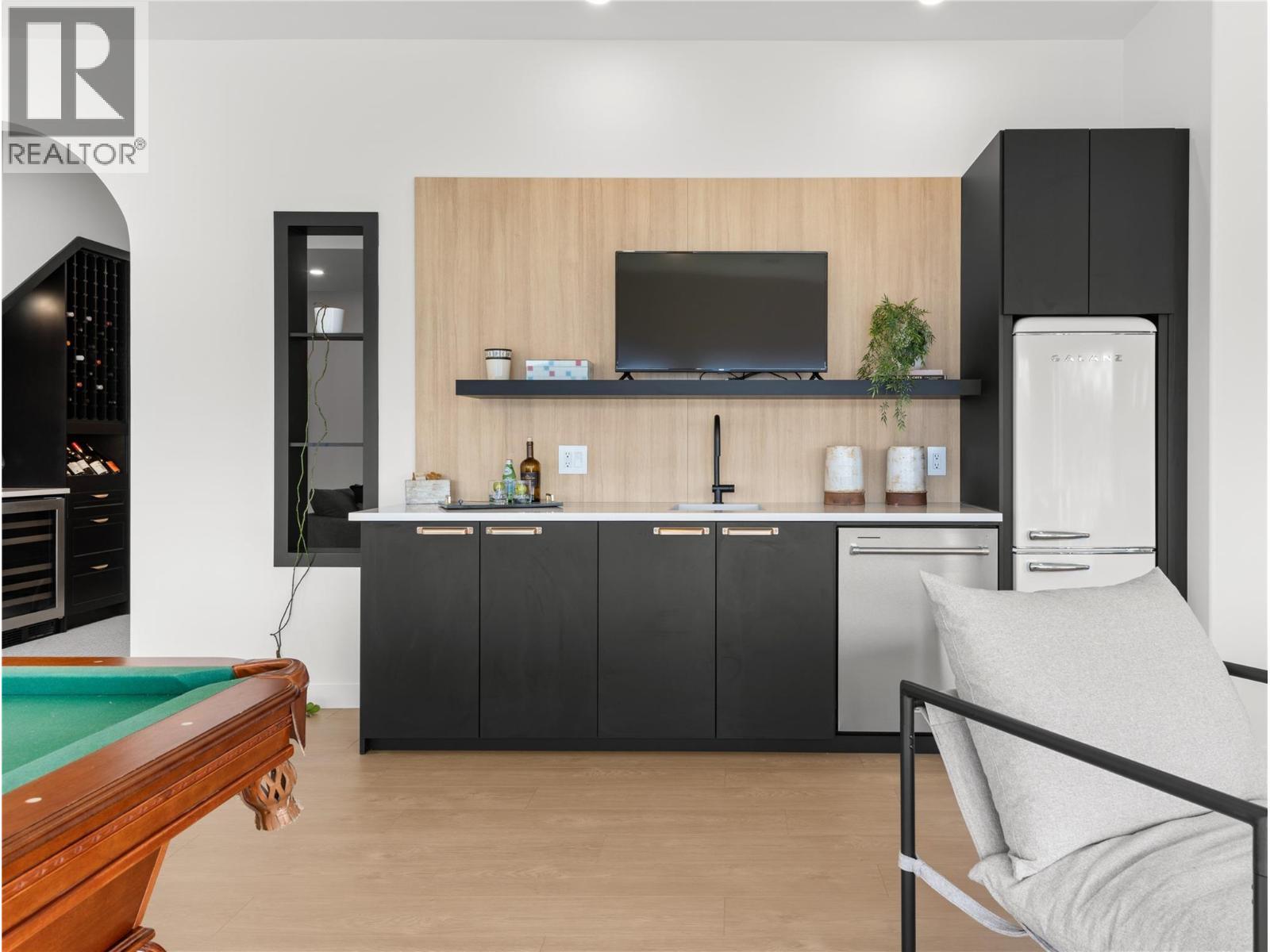 5538 Lakeshore Road, Kelowna