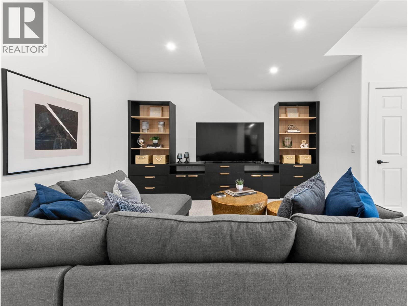 5538 Lakeshore Road, Kelowna