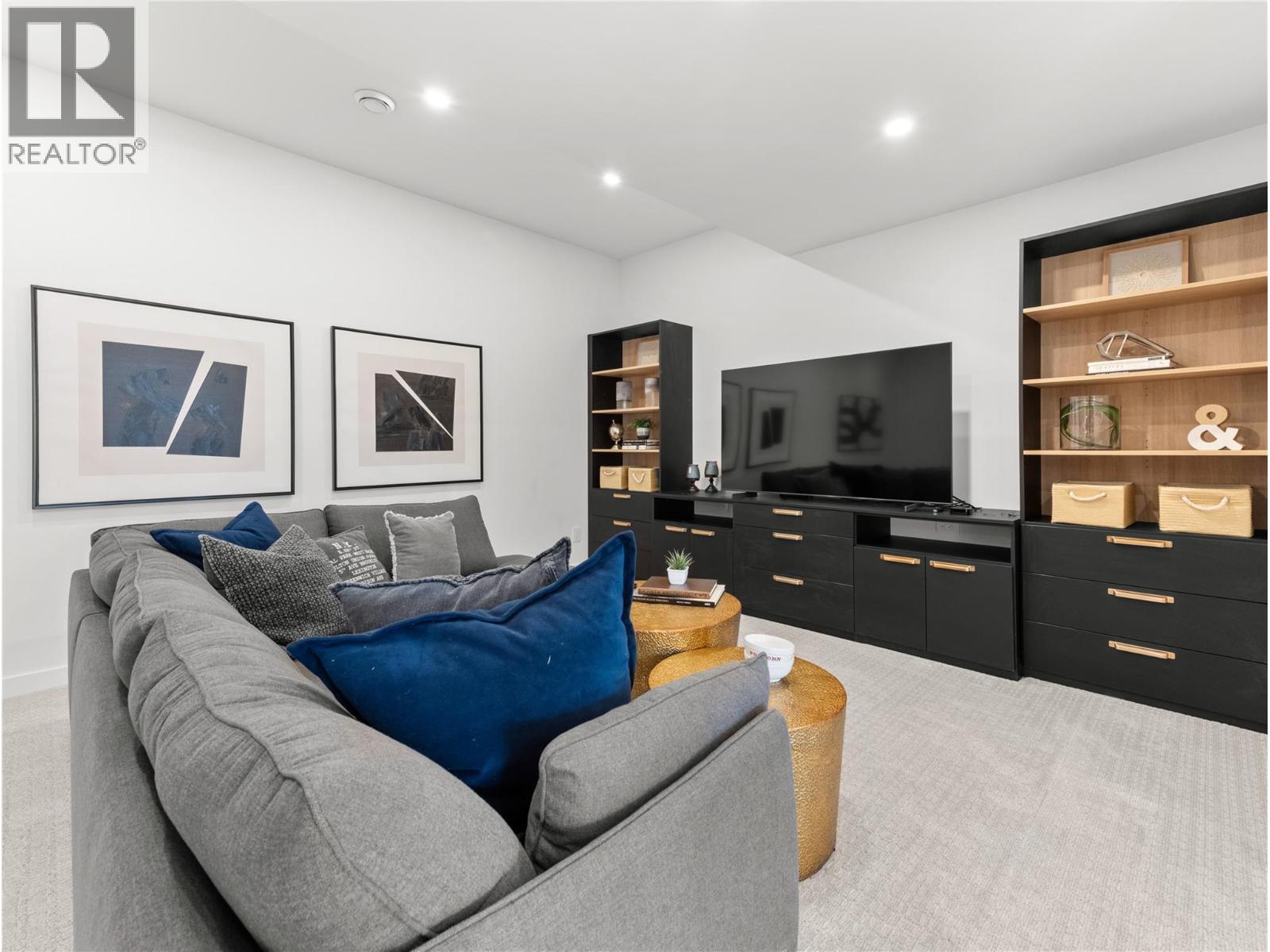 5538 Lakeshore Road, Kelowna