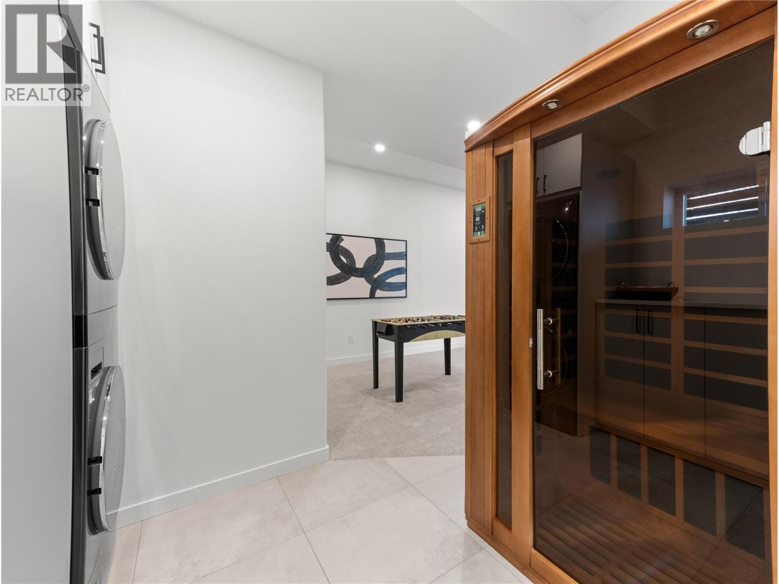 5538 Lakeshore Road, Kelowna