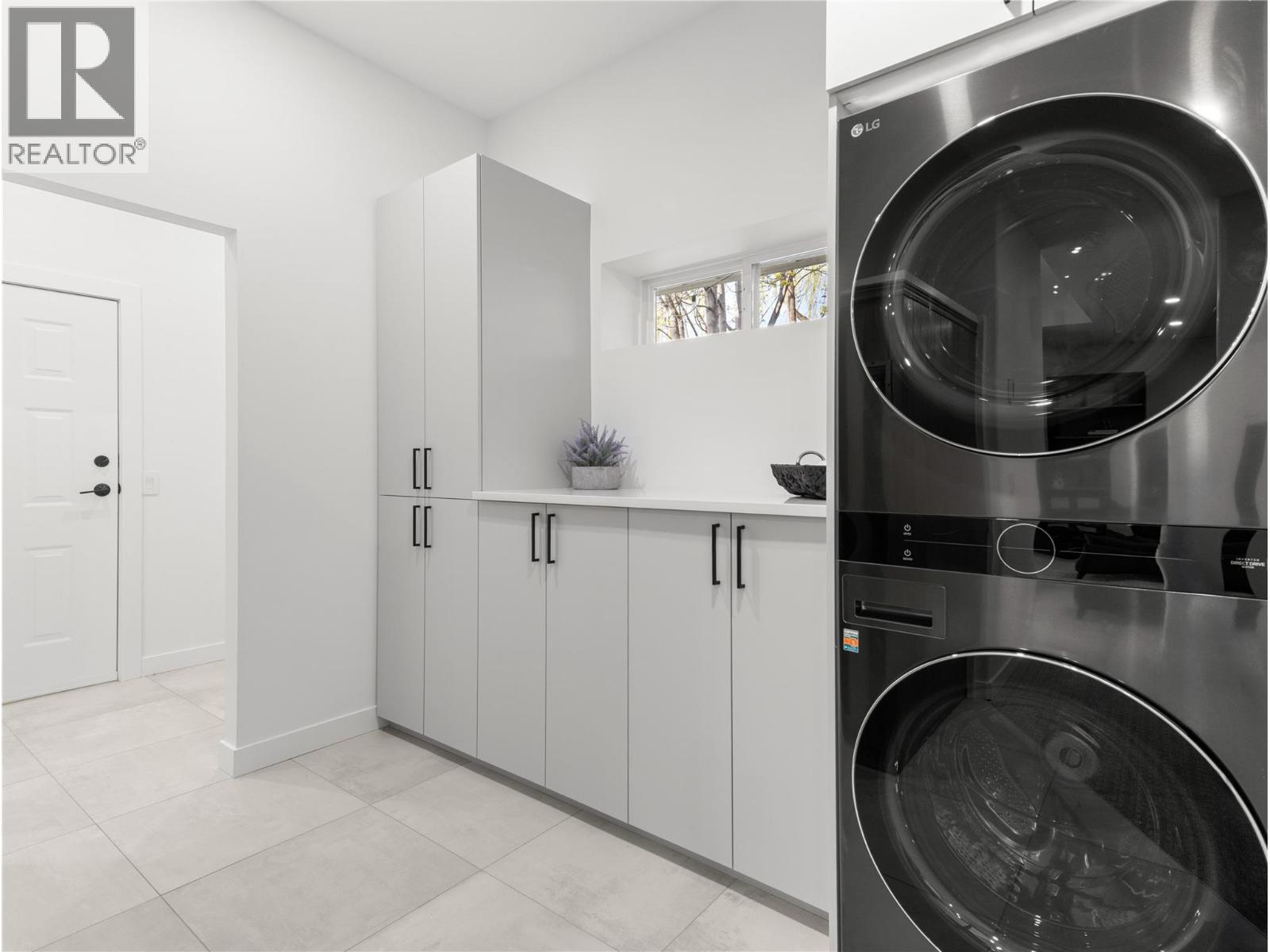 5538 Lakeshore Road, Kelowna