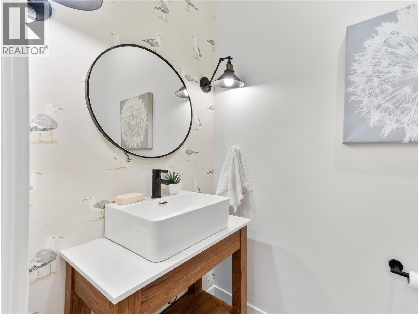 5538 Lakeshore Road, Kelowna