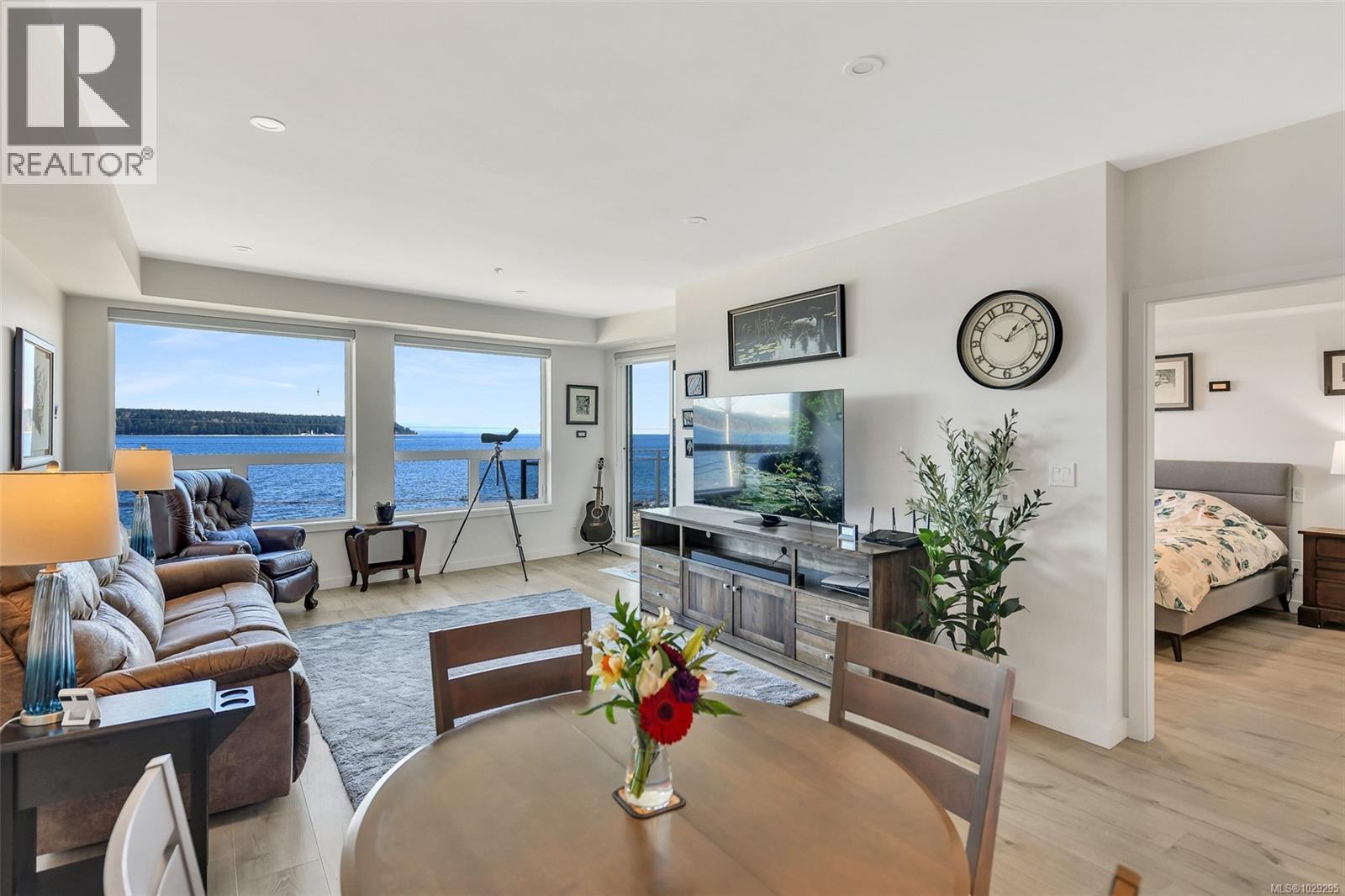 #302 536 ISLAND HWY - 4