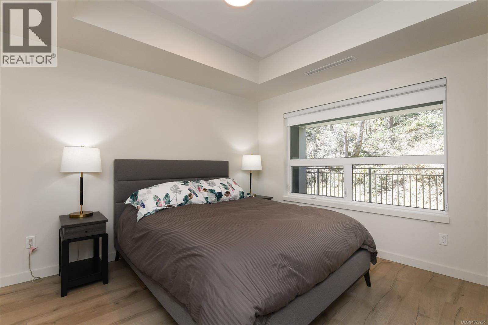 #302 536 ISLAND HWY - 18