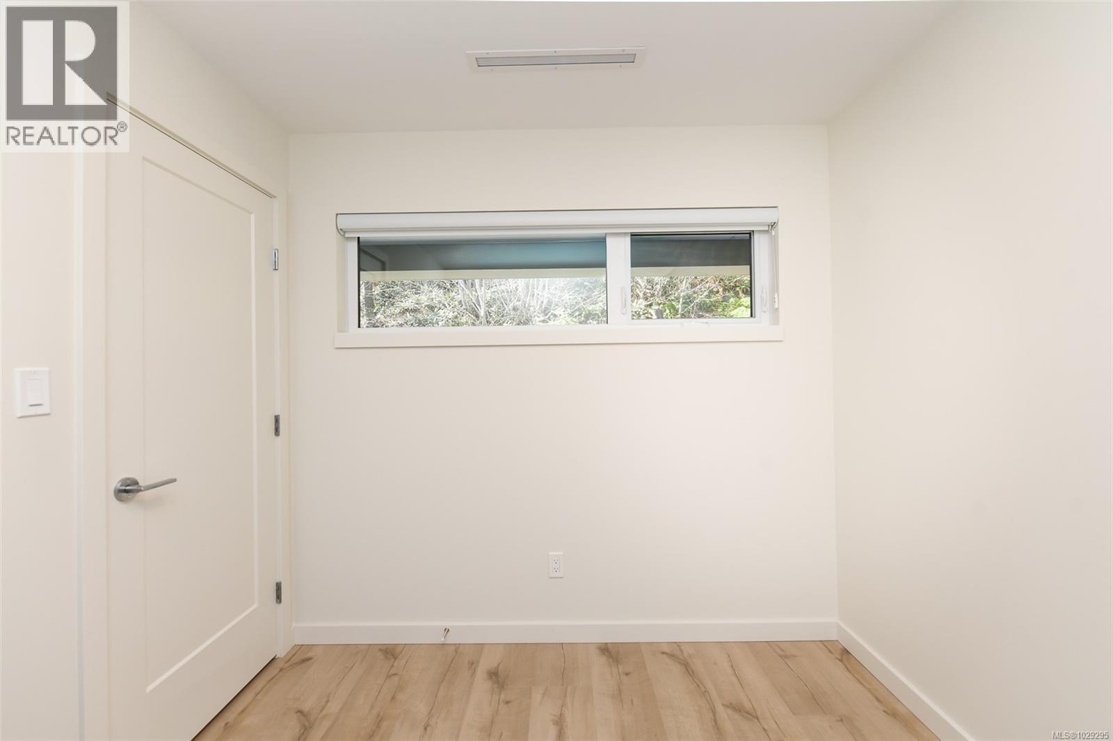 #302 536 ISLAND HWY - 22