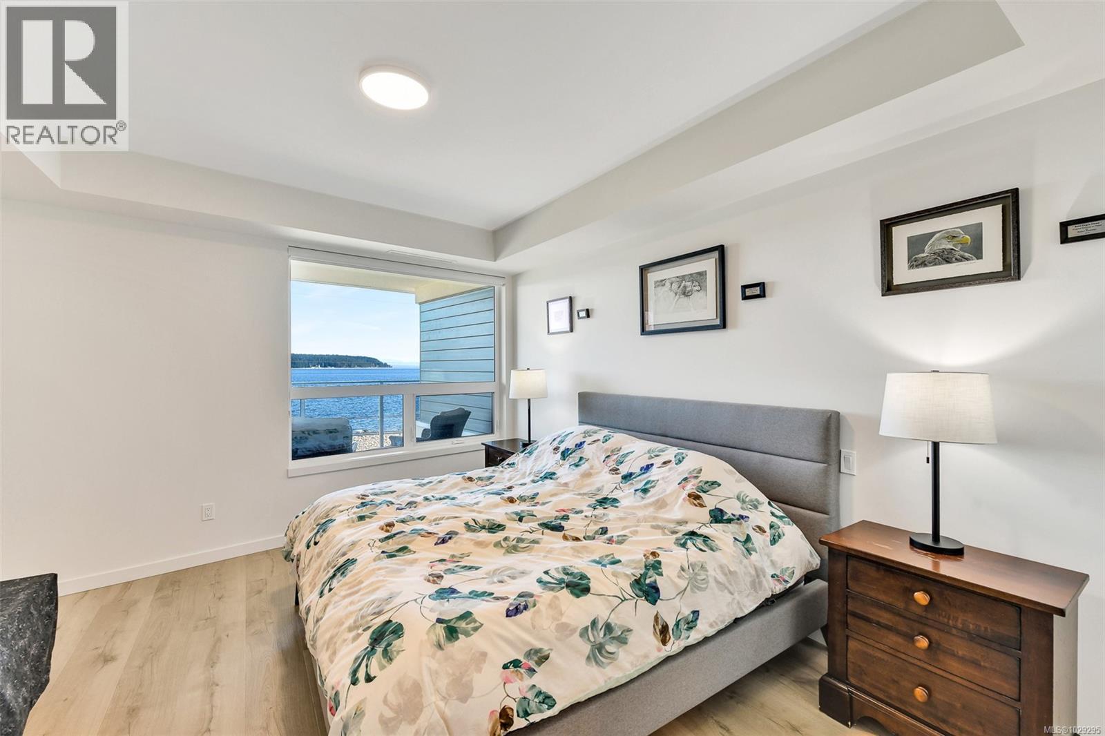 #302 536 ISLAND HWY - 14