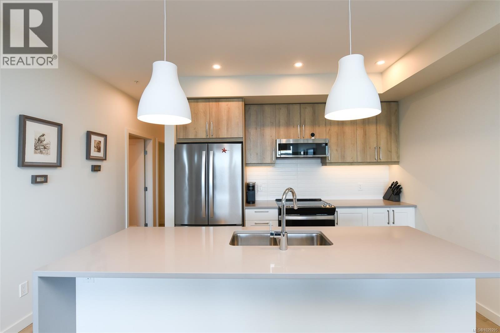 #302 536 ISLAND HWY - 8