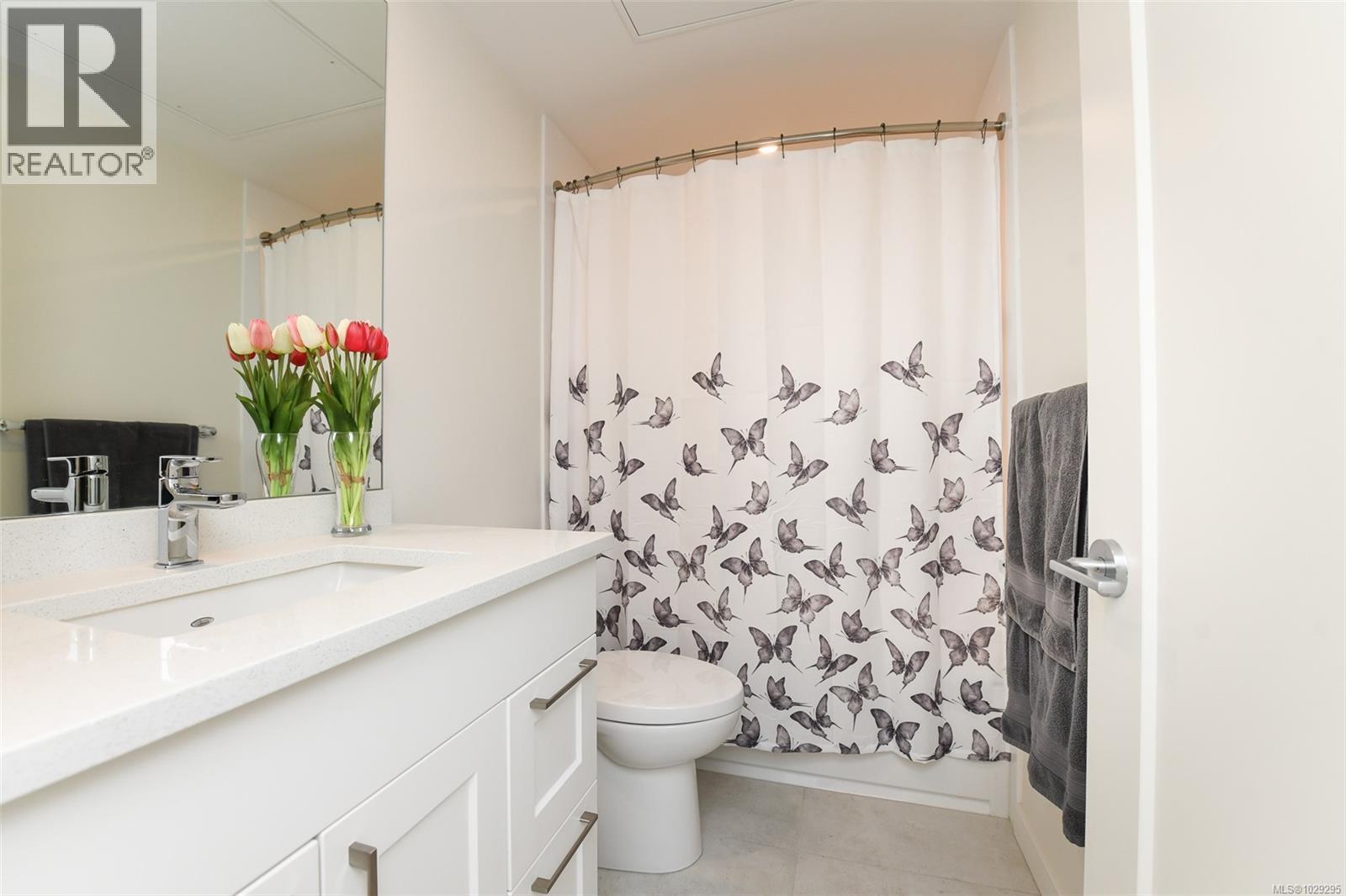 #302 536 ISLAND HWY - 23