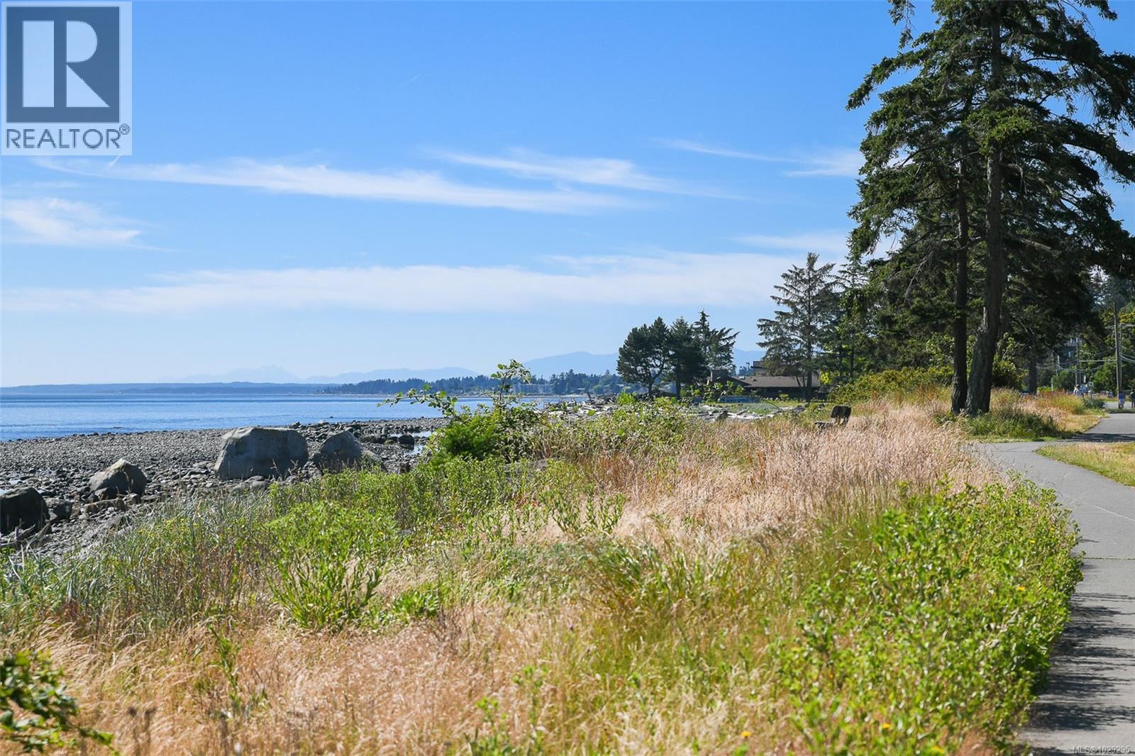 #302 536 ISLAND HWY - 33