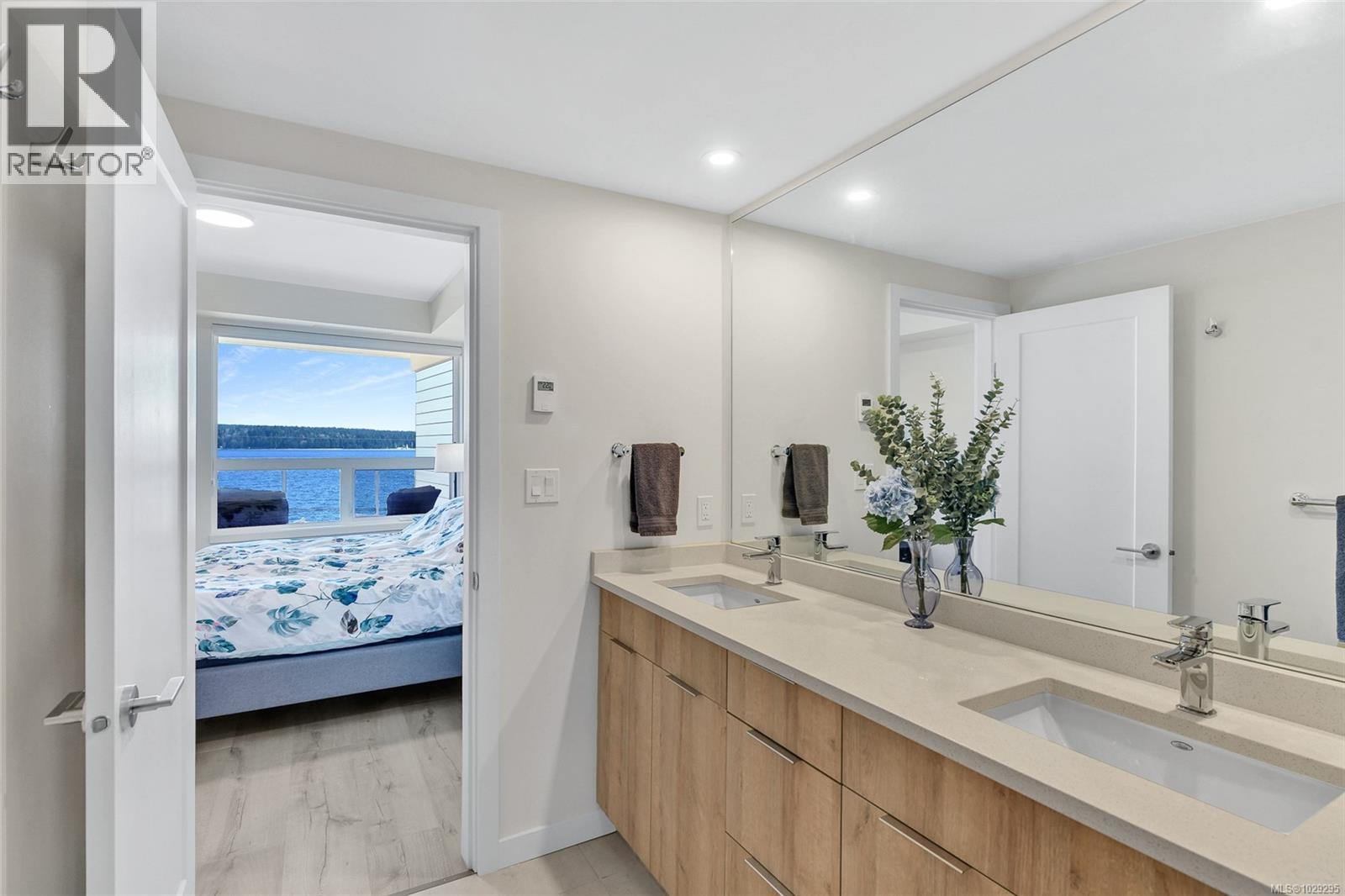 #302 536 ISLAND HWY - 16