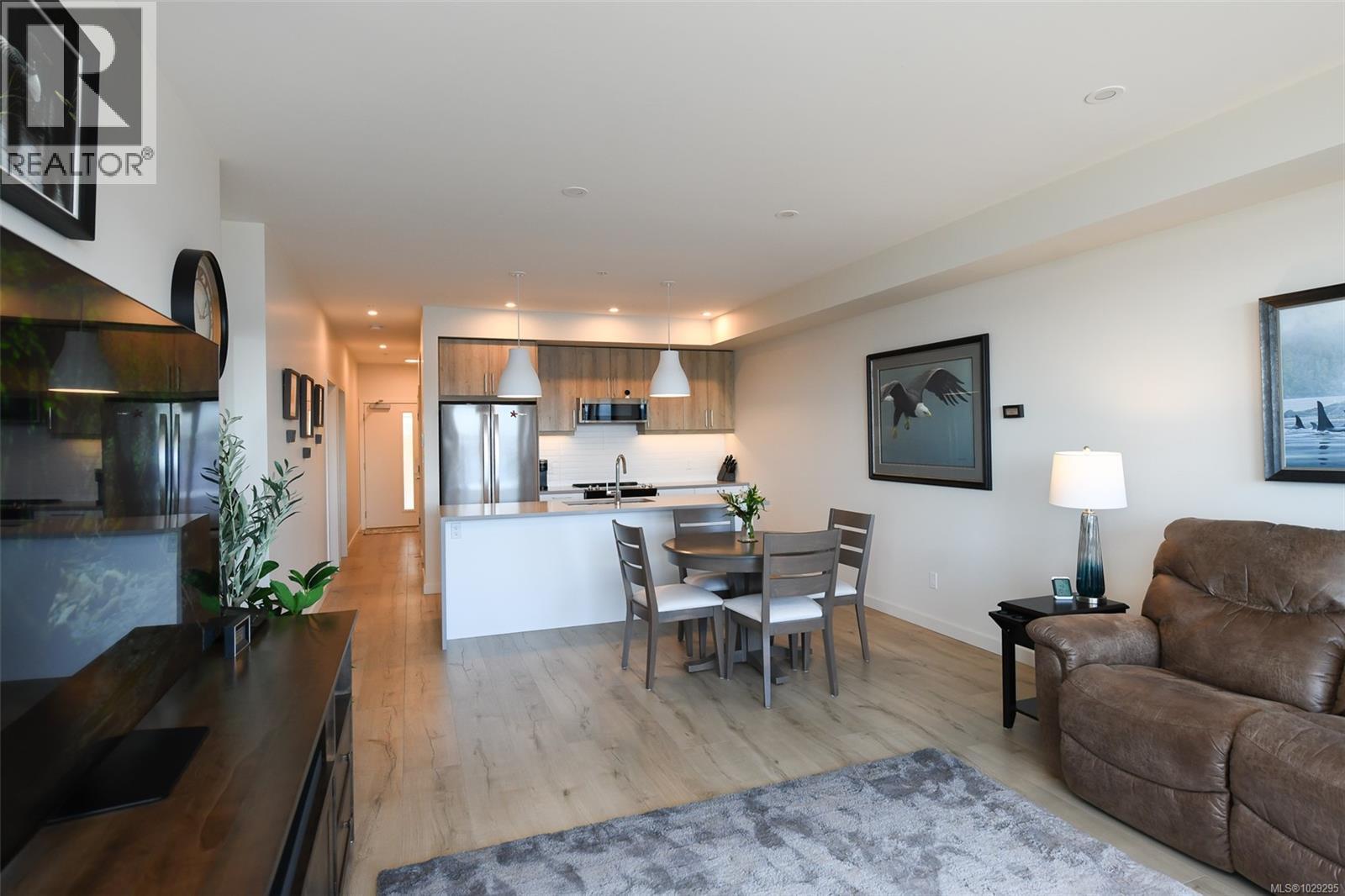 #302 536 ISLAND HWY - 7