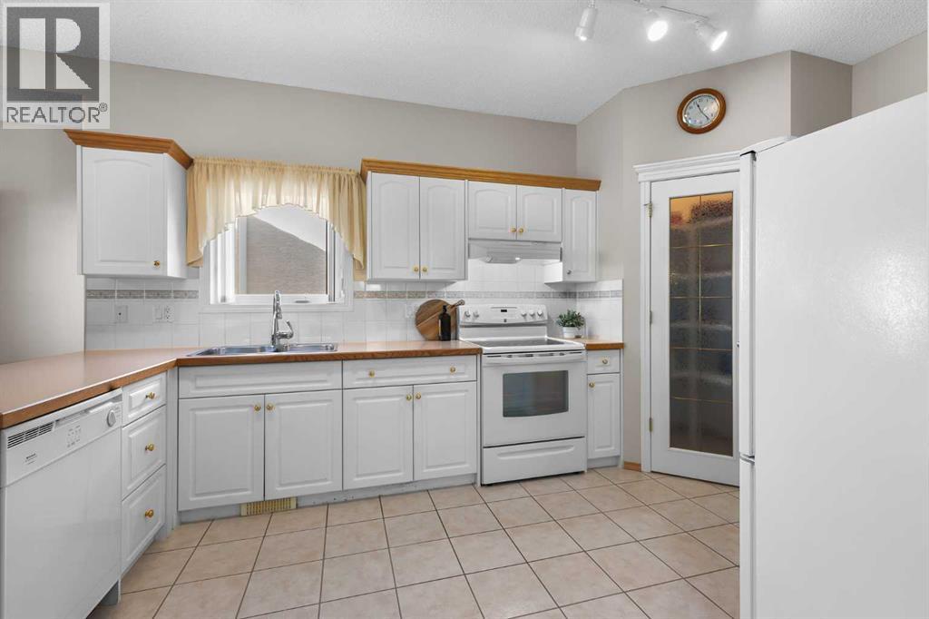 Single Family House Bungalow for Sale in  Scimitar Circle NW Scenic Acres Calgary 