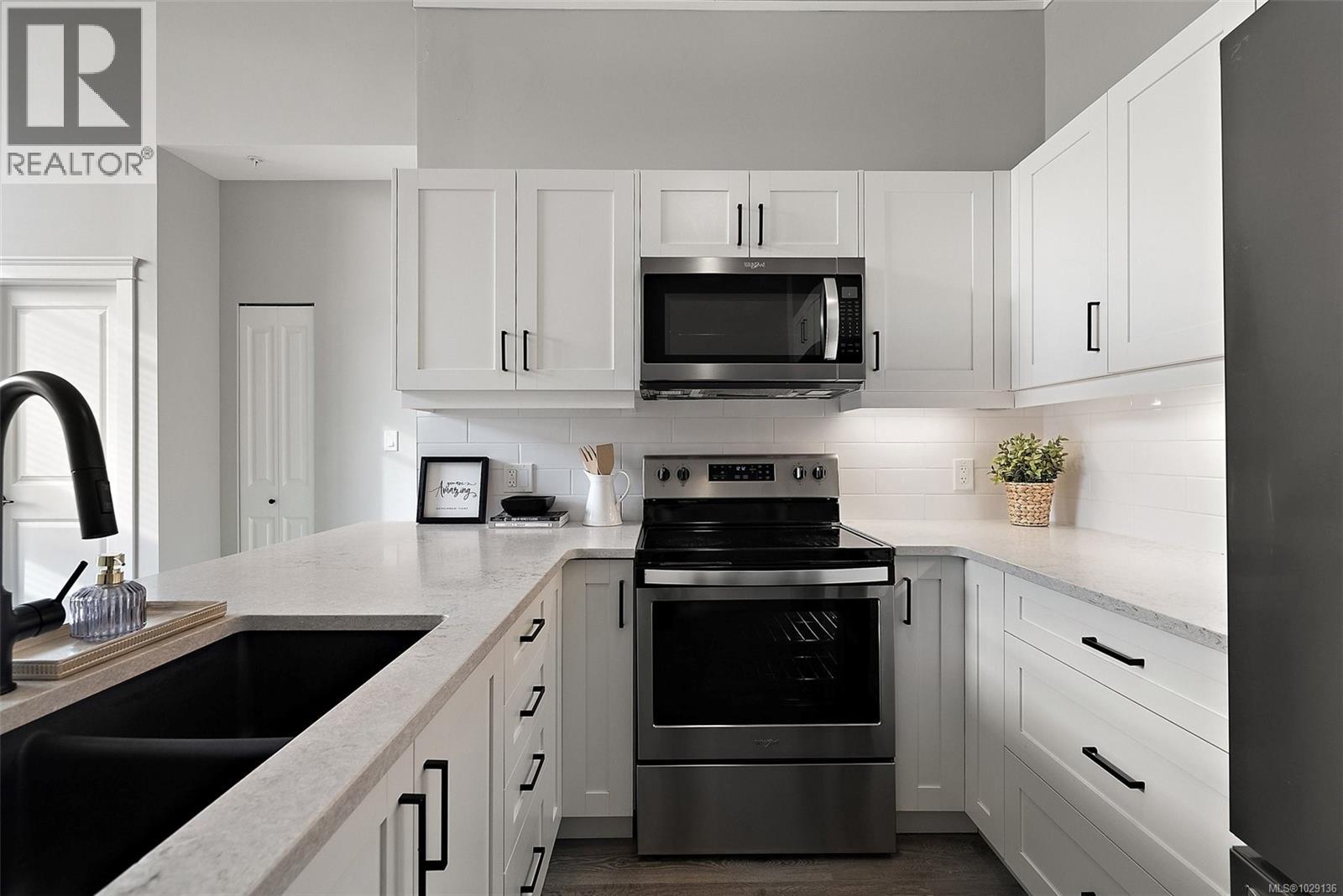 403 844 Goldstream Ave, Langford