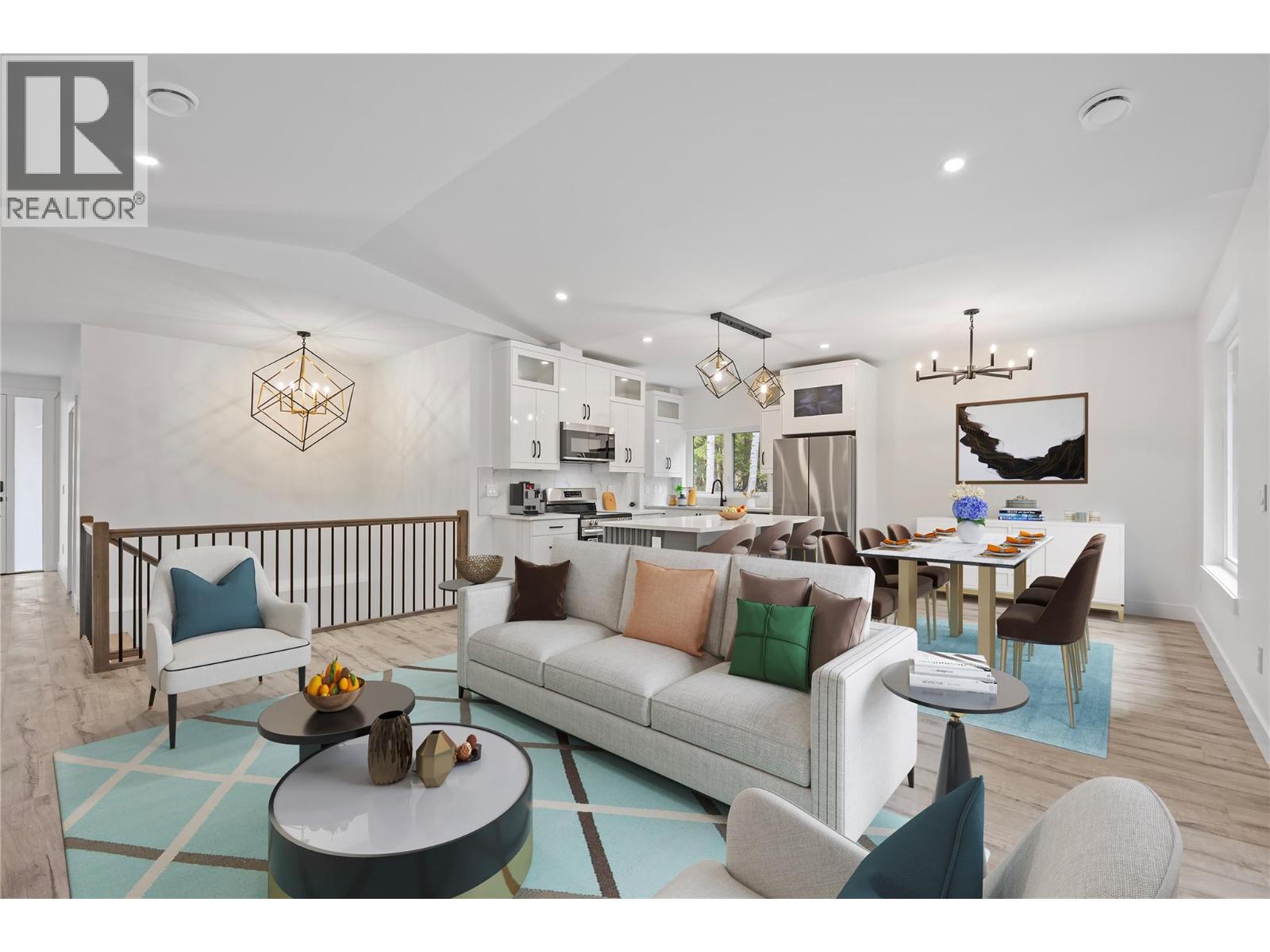 7279 Birch Close, Anglemont