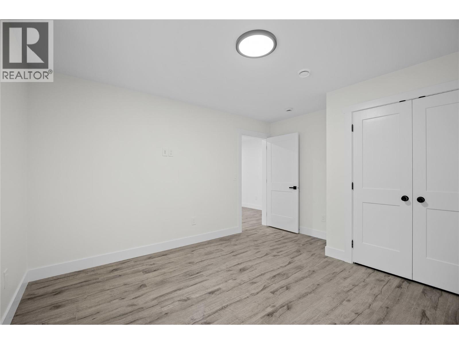 7279 Birch Close, Anglemont