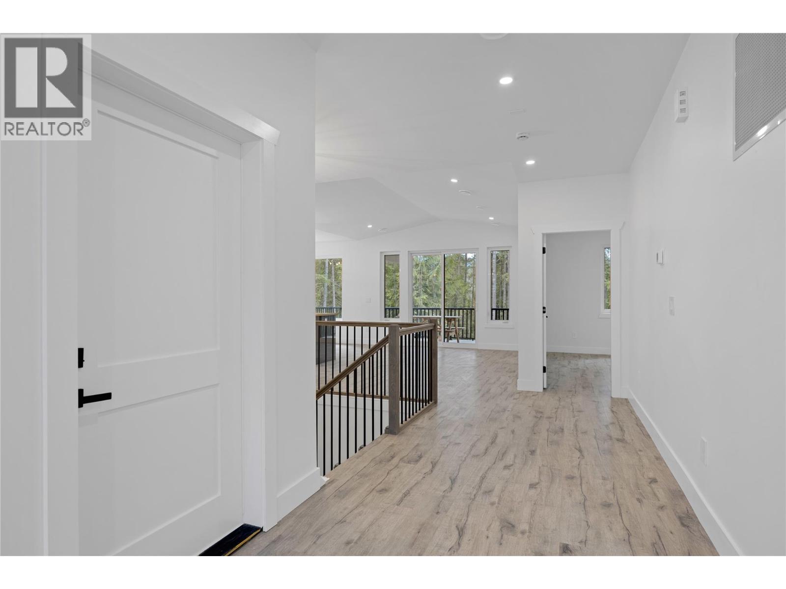 7279 Birch Close, Anglemont