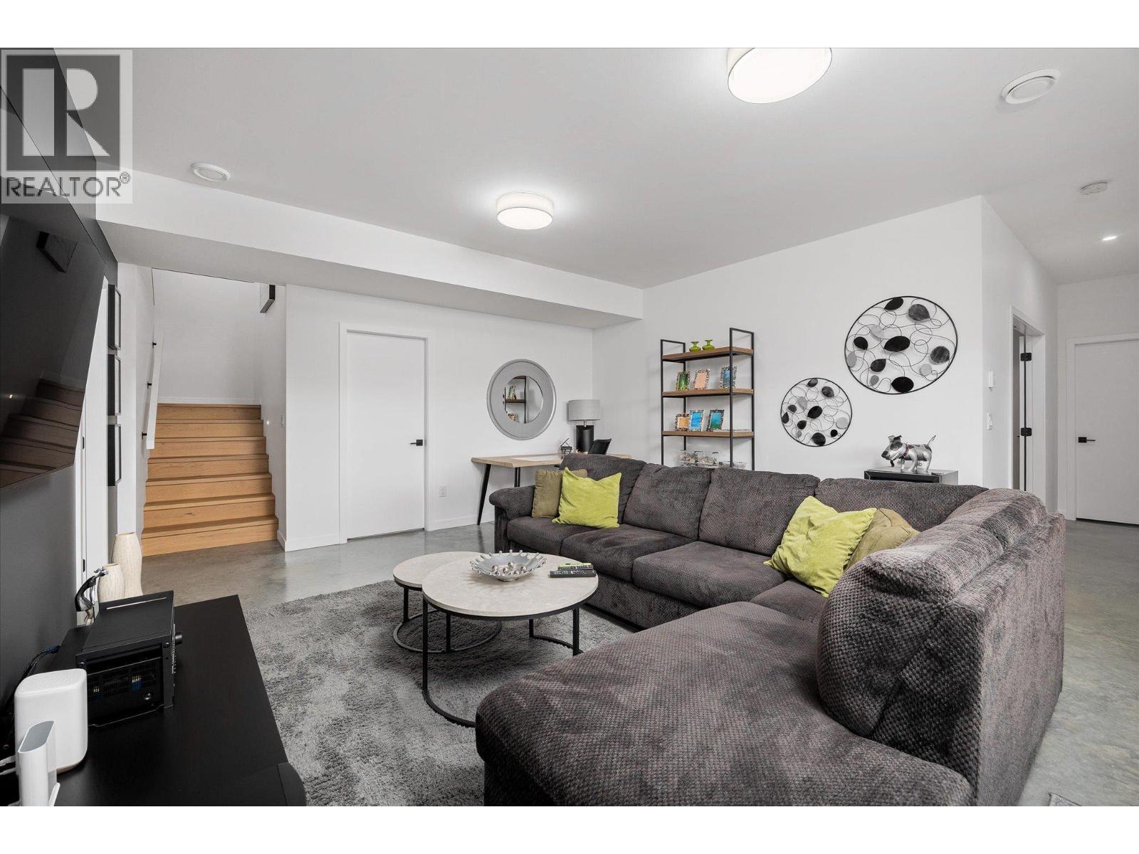 17499 Sanborn Street, Summerland