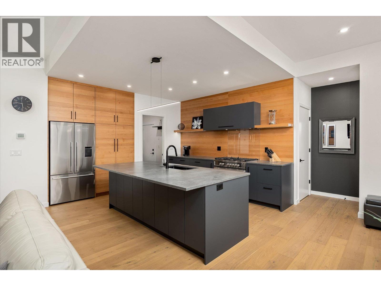 17499 Sanborn Street, Summerland