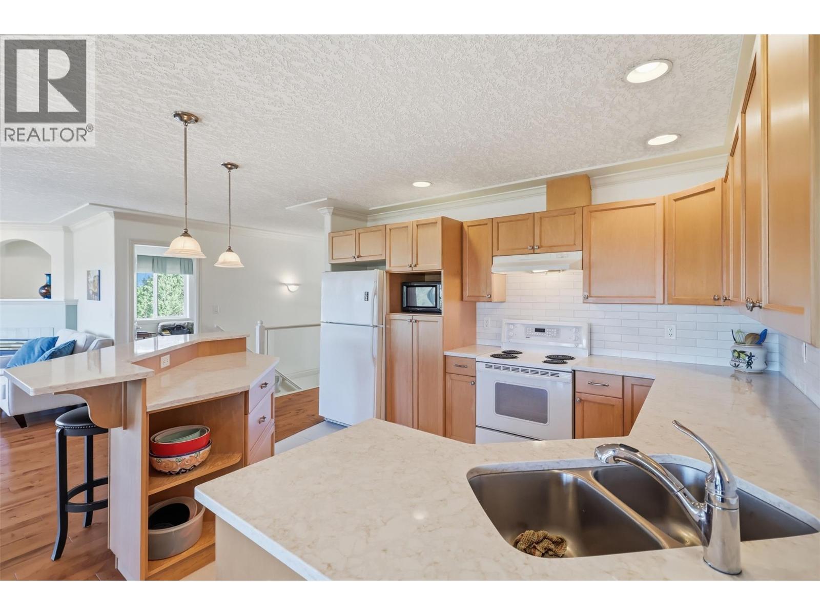 #18 2210 QU'APPELLE BOULEVARD - 9