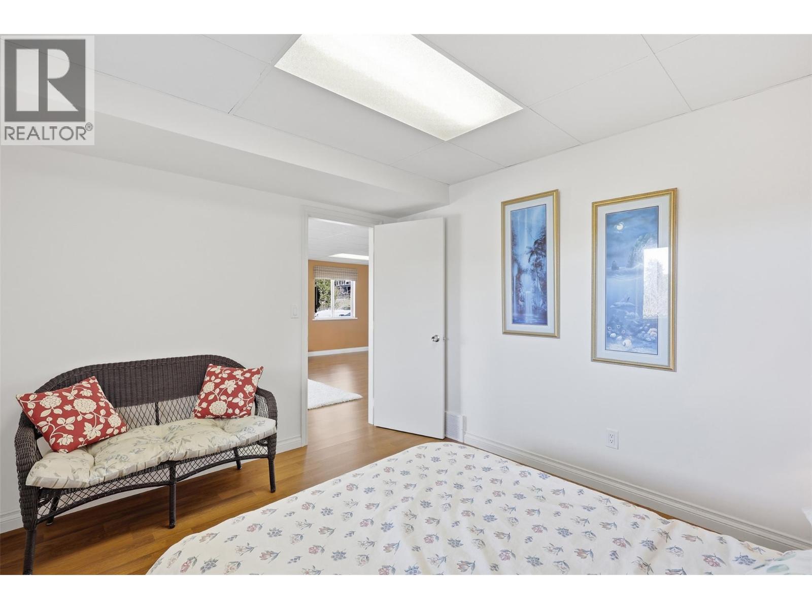 #18 2210 QU'APPELLE BOULEVARD - 32