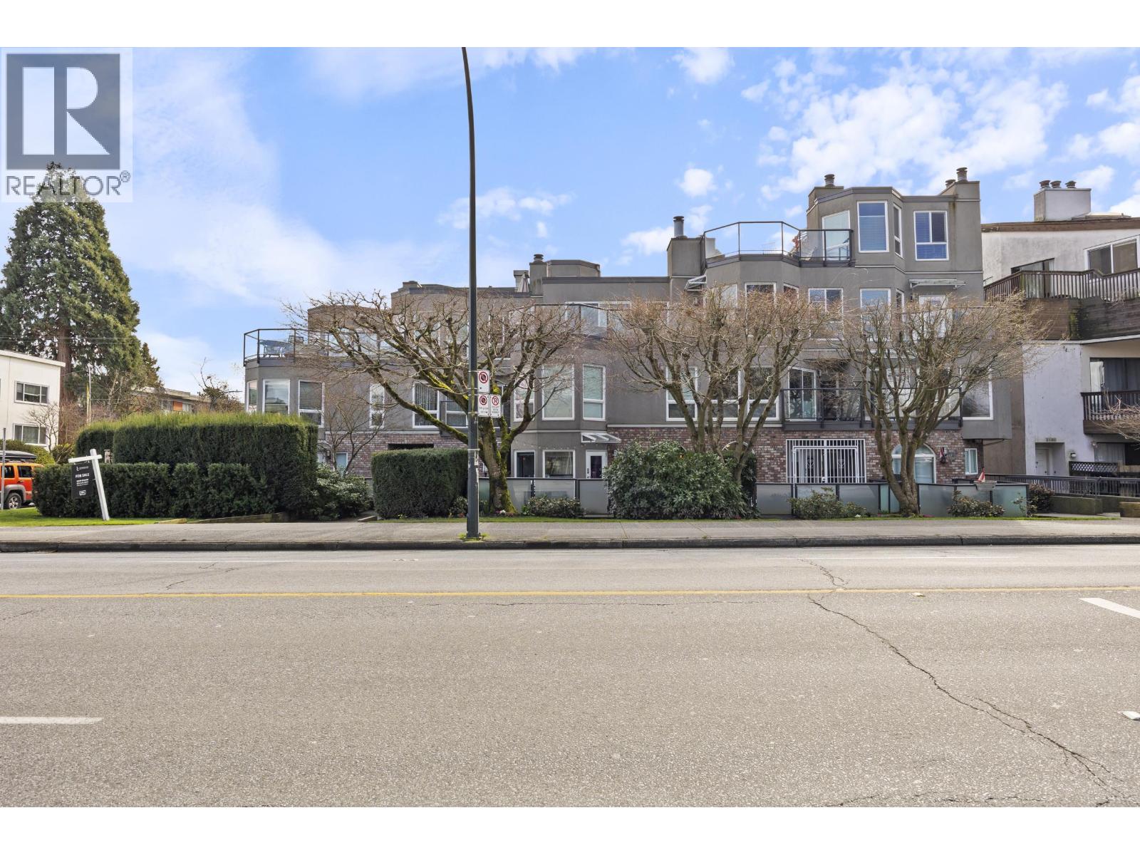 103 2110 CORNWALL Avenue - photo 2