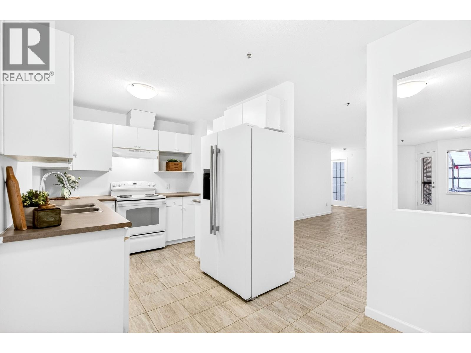 403 22351 ST ANNE AVENUE, Maple Ridge