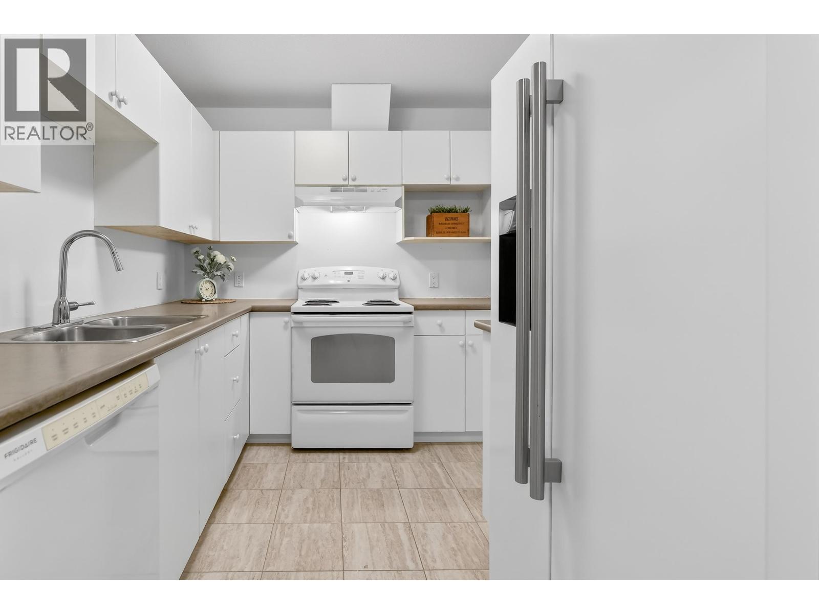 403 22351 ST ANNE AVENUE, Maple Ridge