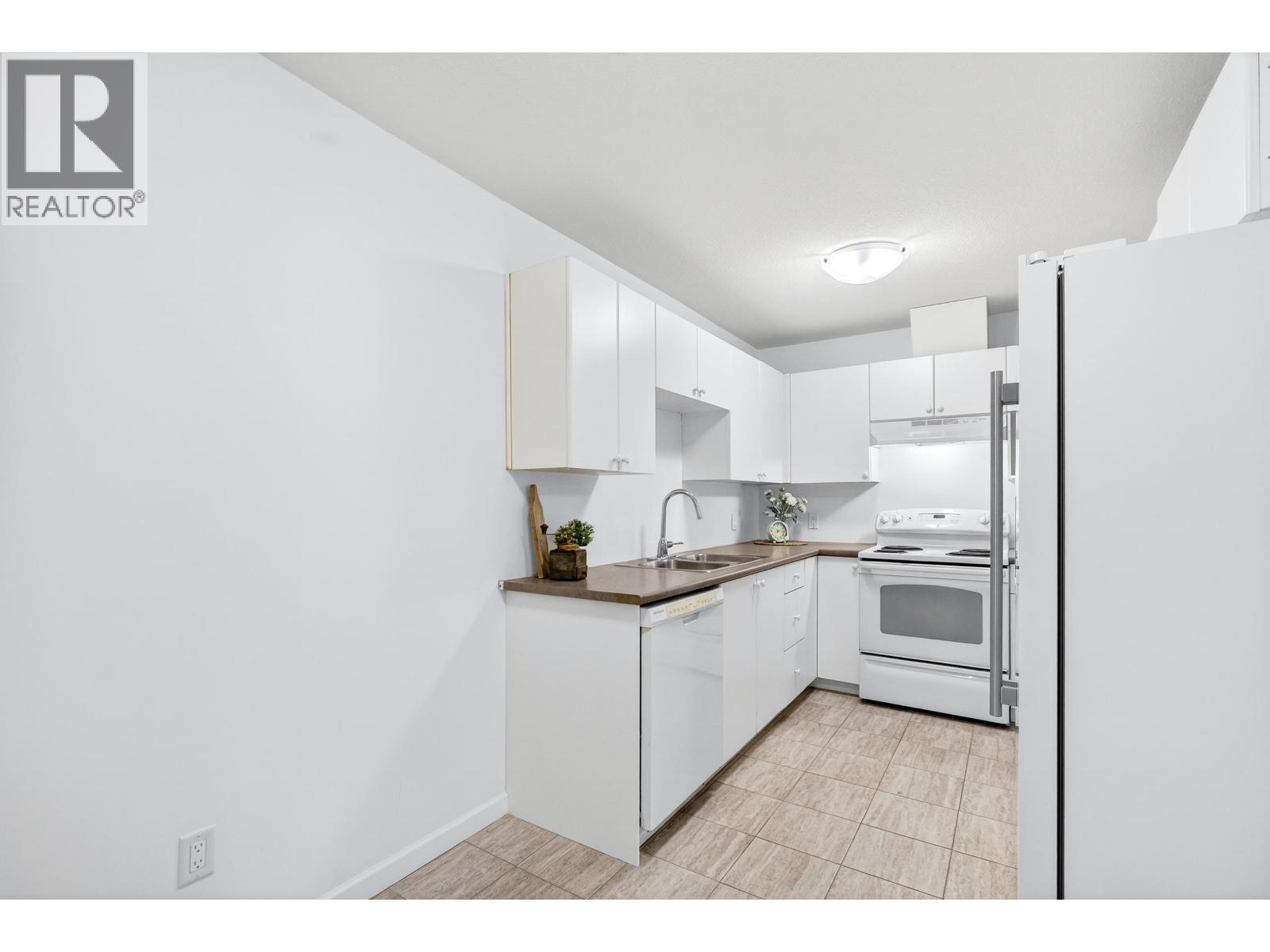 403 22351 ST ANNE AVENUE, Maple Ridge