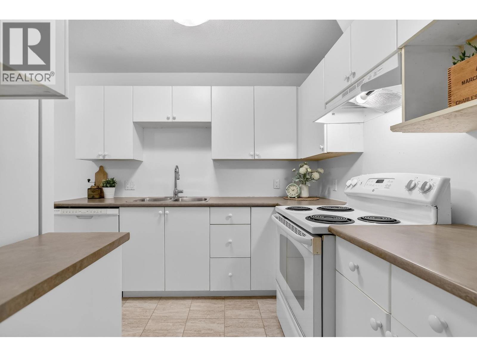 403 22351 ST ANNE AVENUE, Maple Ridge