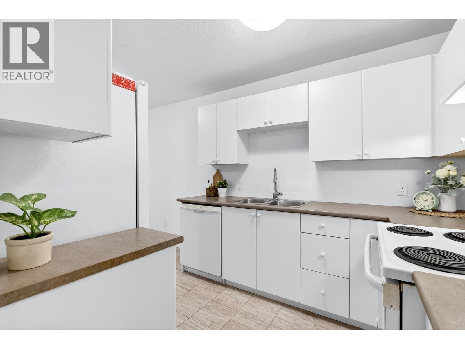 403 22351 ST ANNE AVENUE, Maple Ridge