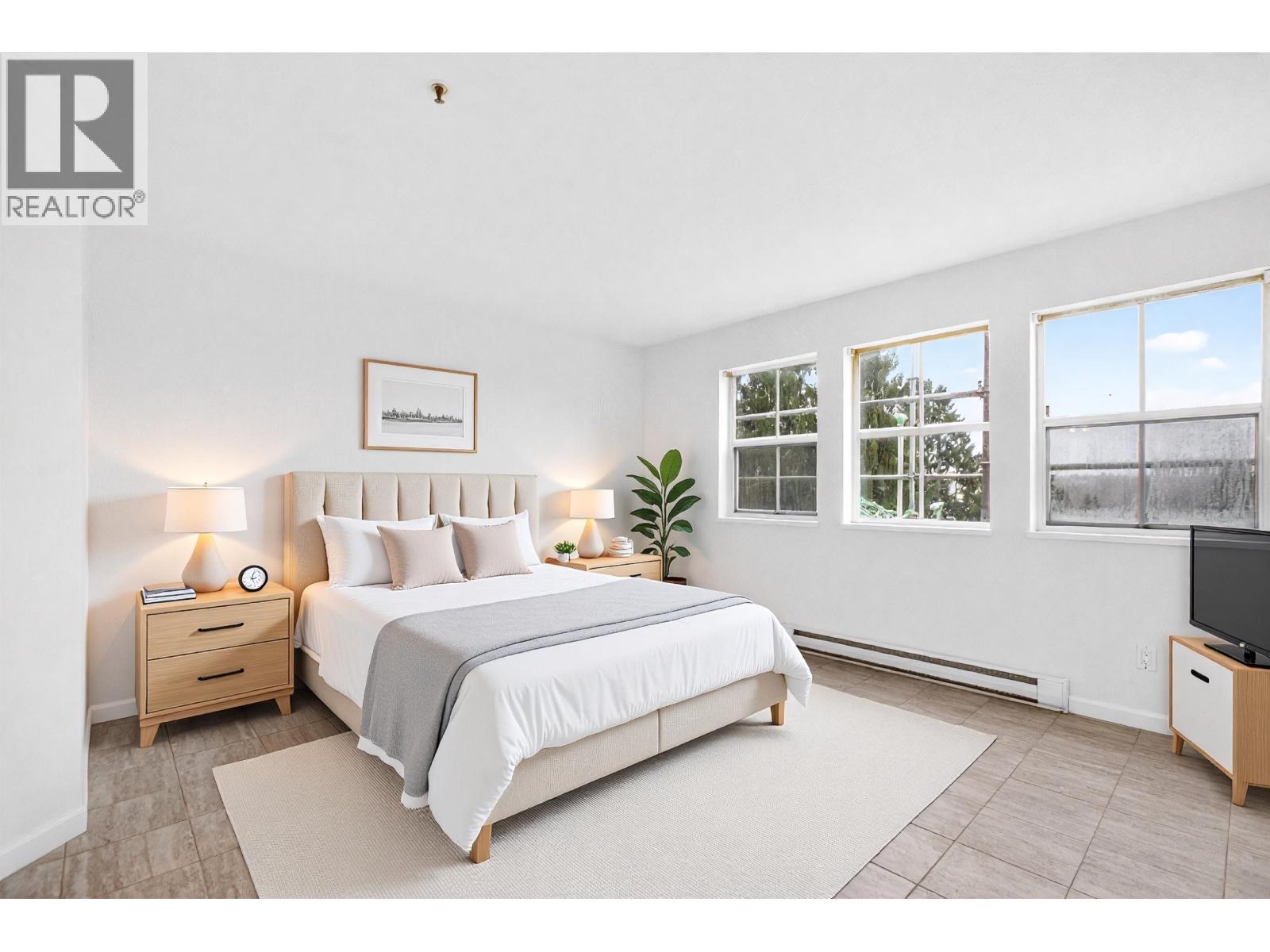 403 22351 ST ANNE AVENUE, Maple Ridge