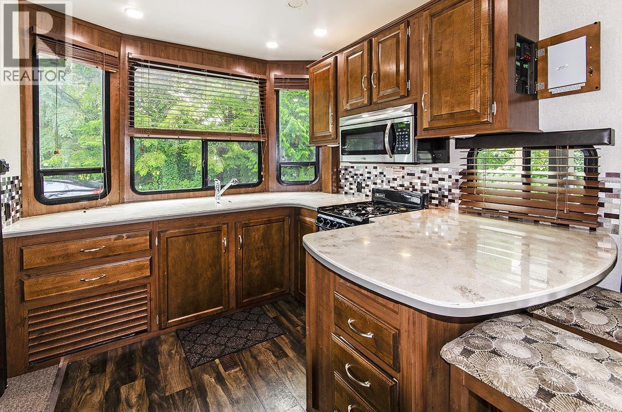 247 TOMAHAWK AVENUE, West Vancouver