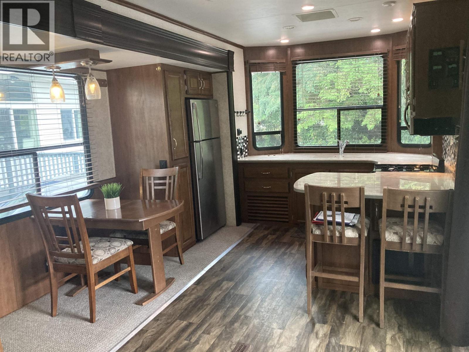 247 TOMAHAWK AVENUE, West Vancouver