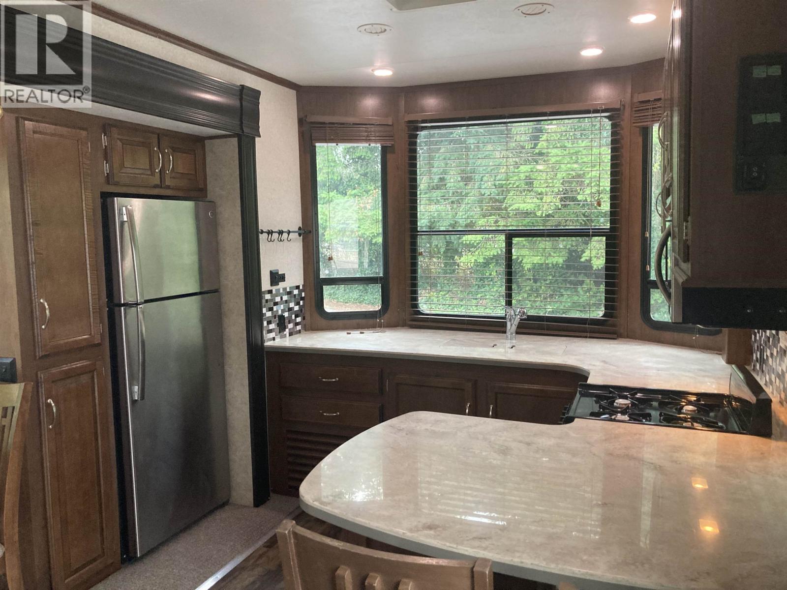 247 TOMAHAWK AVENUE, West Vancouver