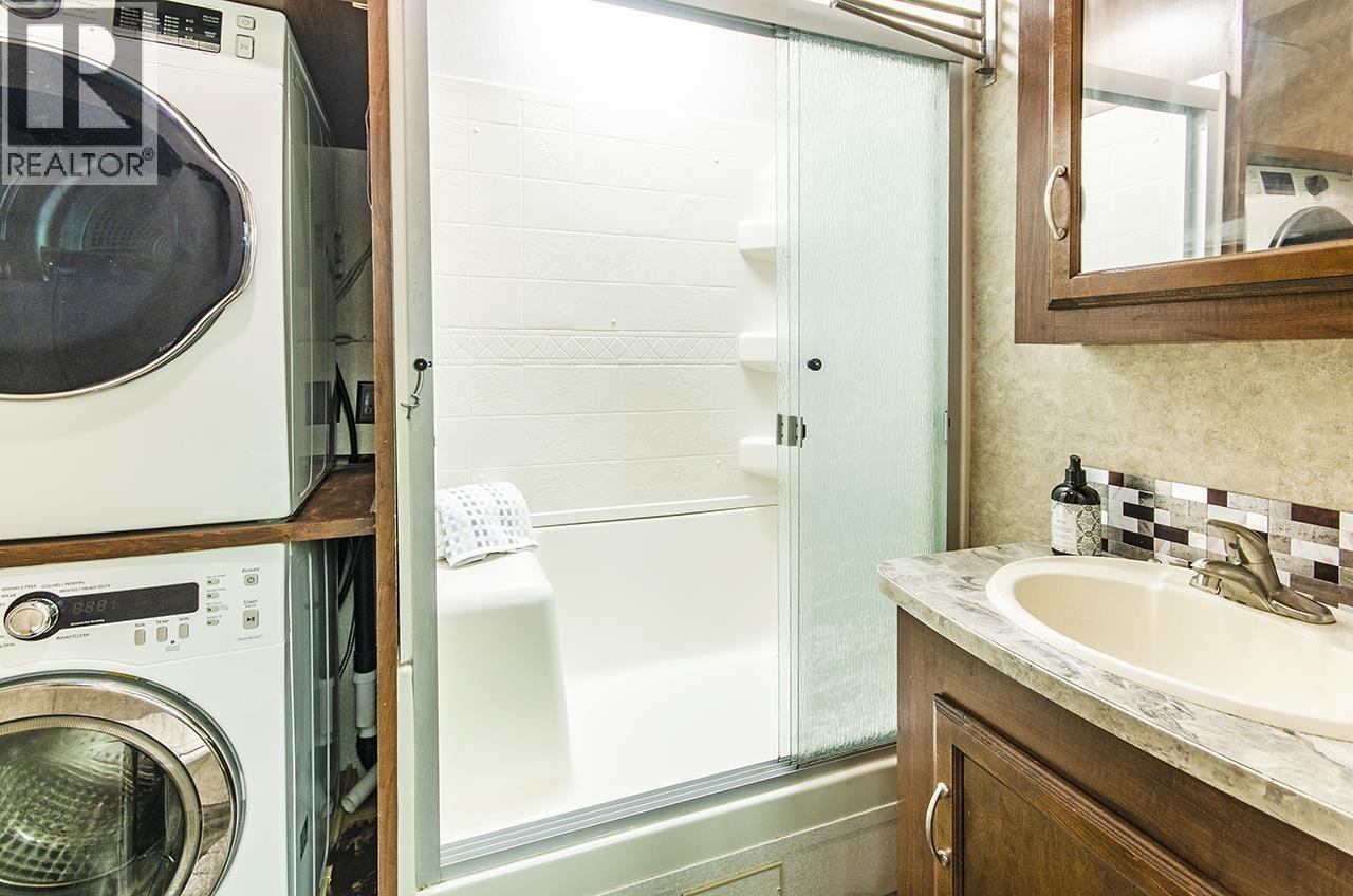 247 TOMAHAWK AVENUE, West Vancouver