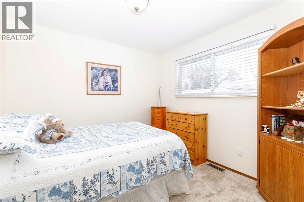 7 Berry Avenue, Red Deer