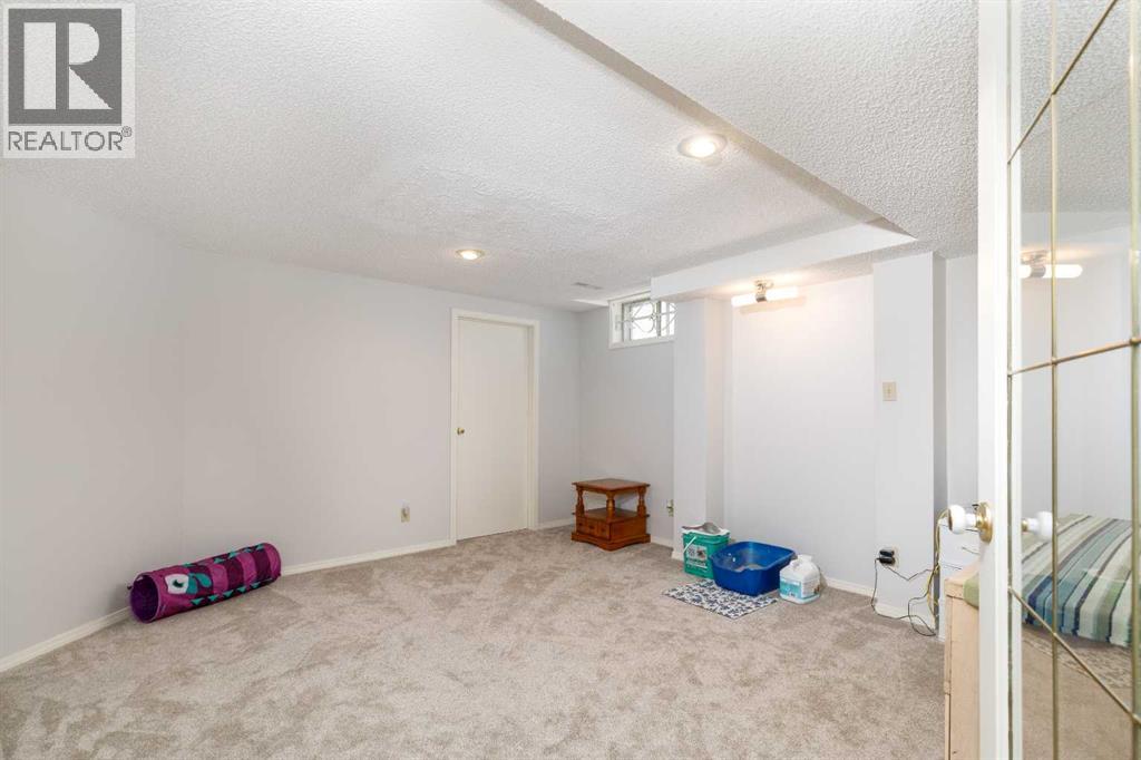 7 Berry Avenue, Red Deer