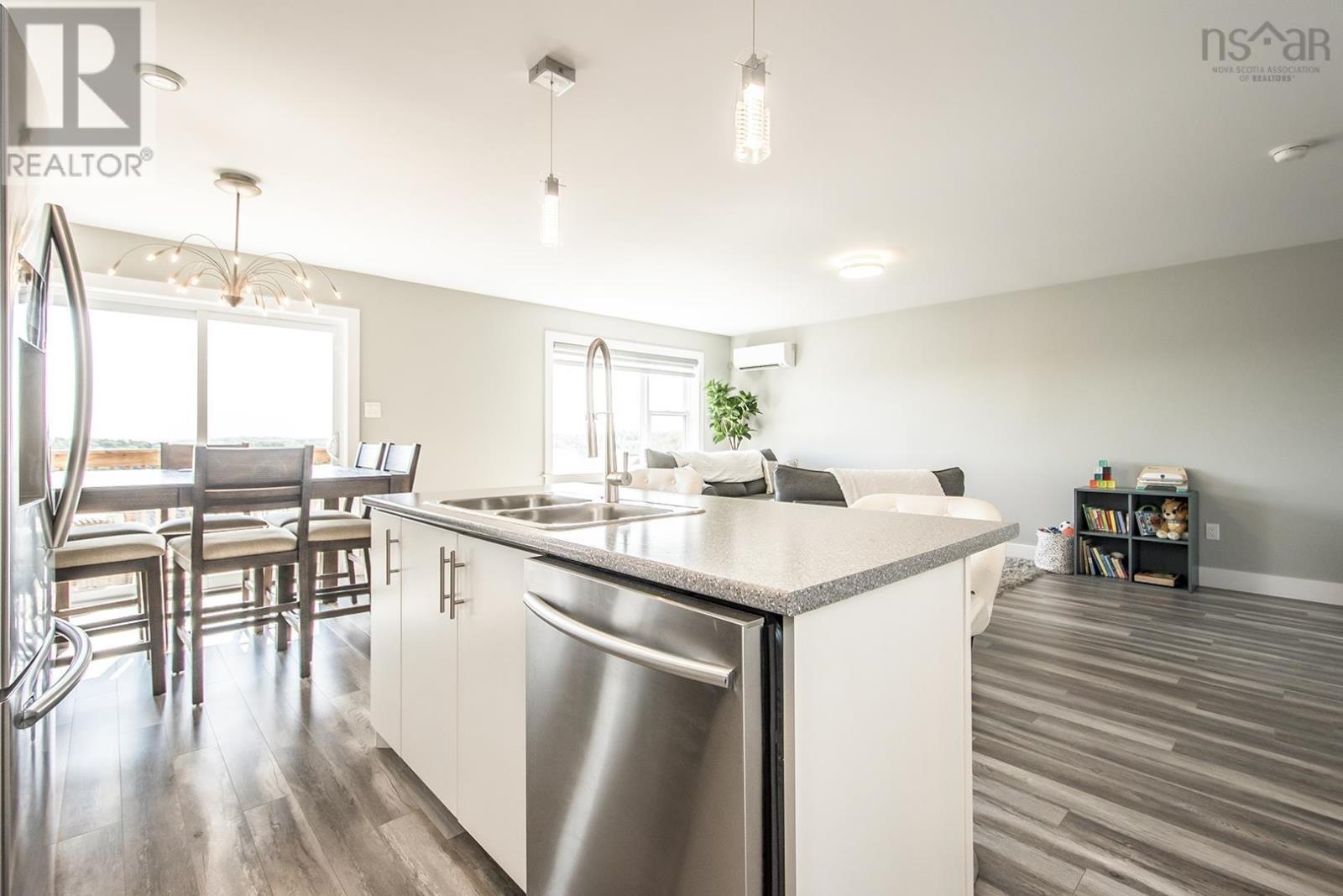 Property 17 of 46 of 99 Executive Drive