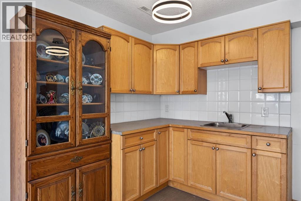 Single Family House Bungalow for Sale in  Sienna Ridge Landing SW Signal Hill Calgary 