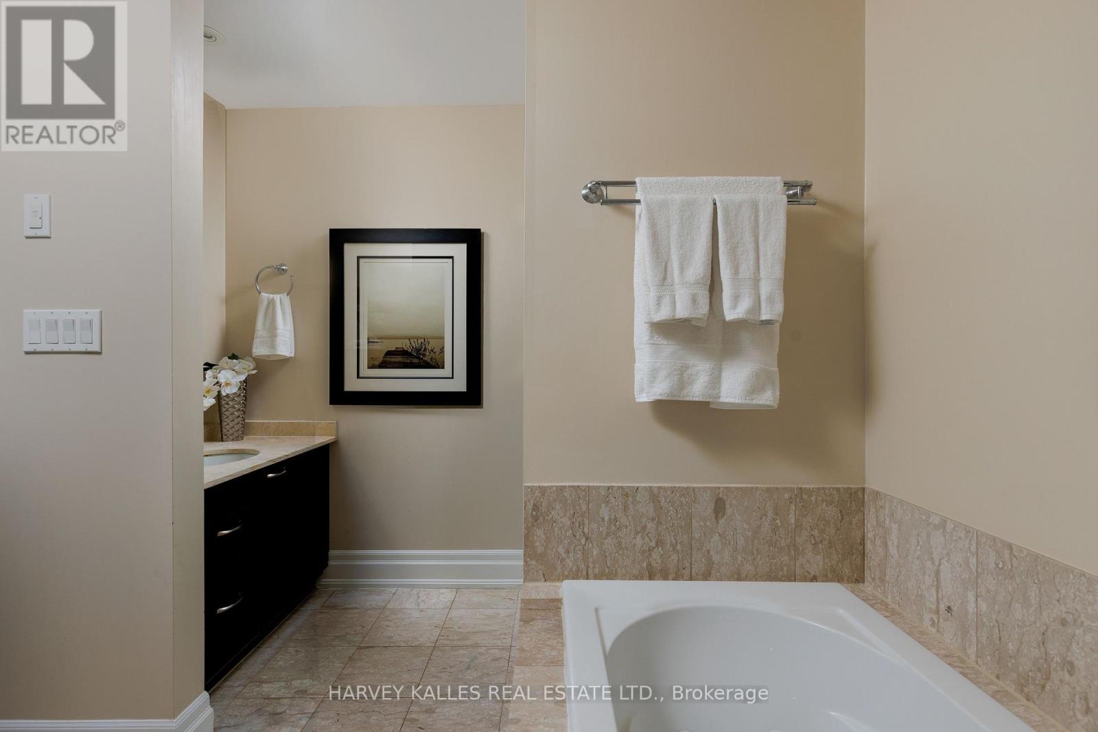 #304 51 YORK MILLS ROAD - 26