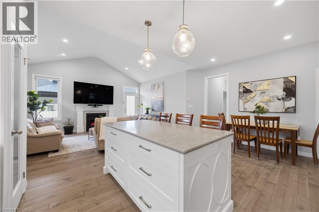 43 LOWRIE Crescent - 11