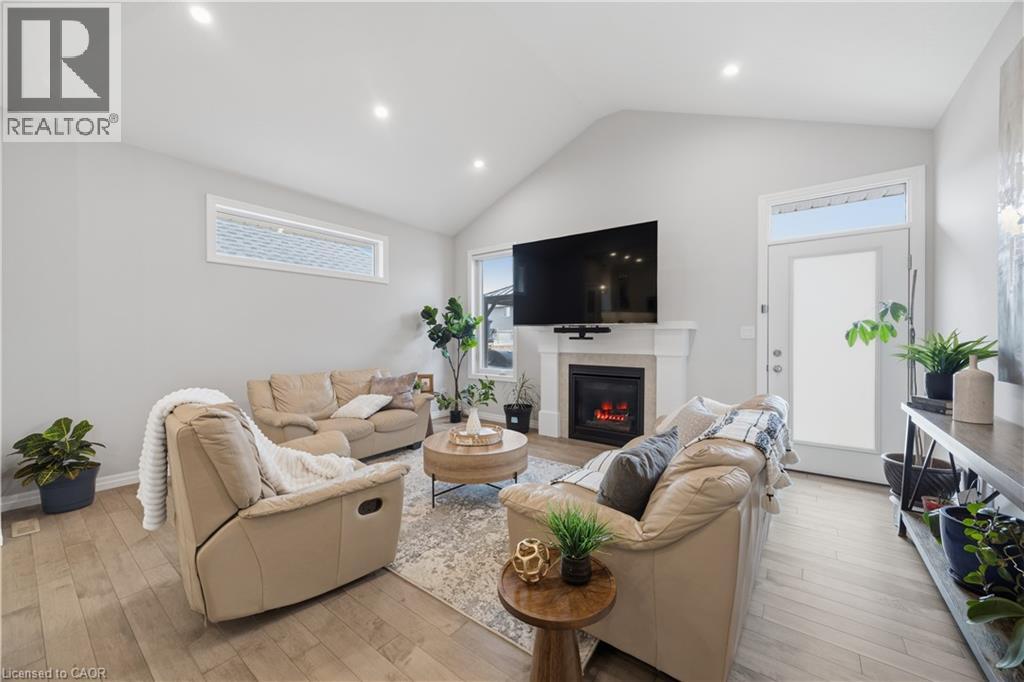 43 LOWRIE Crescent - 12