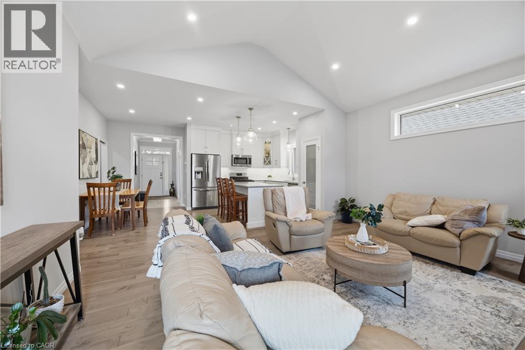 43 LOWRIE Crescent - 15
