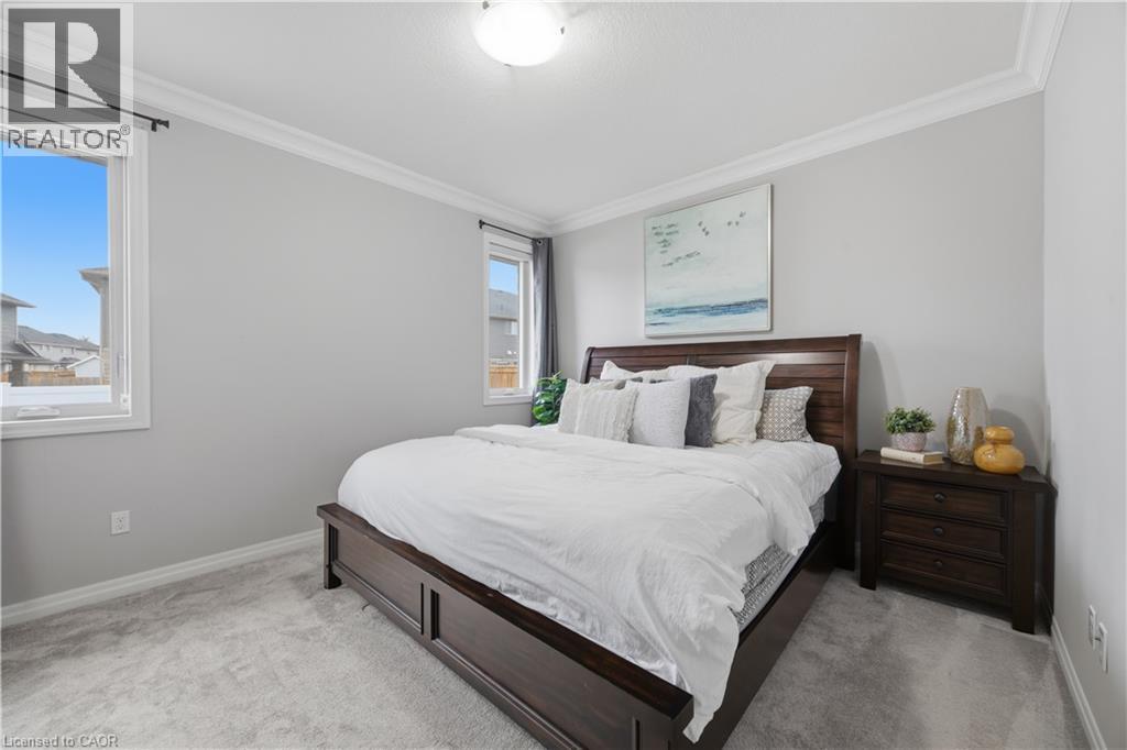 43 LOWRIE Crescent - 16
