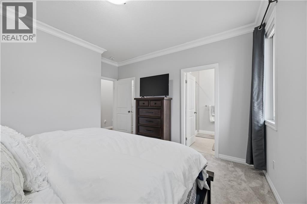 43 LOWRIE Crescent - 18