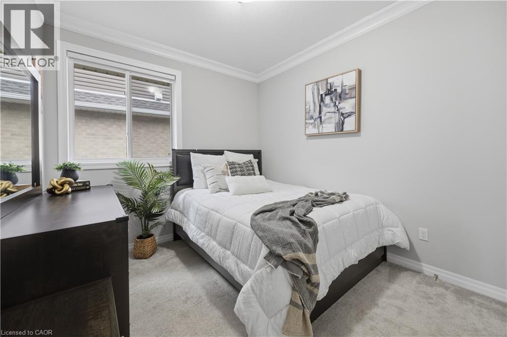 43 LOWRIE Crescent - 21