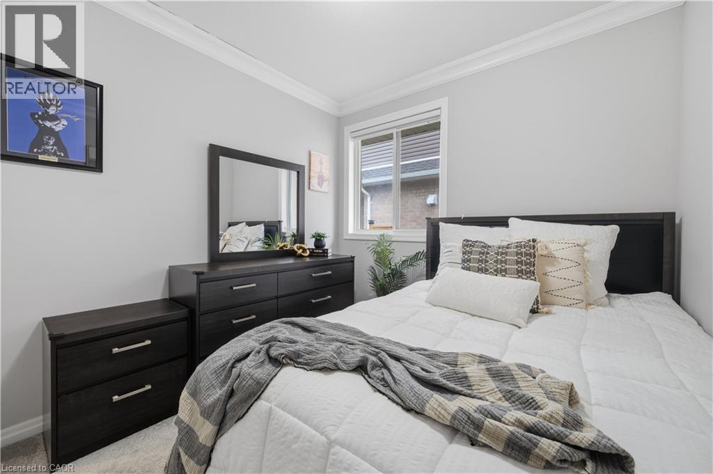 43 LOWRIE Crescent - 22