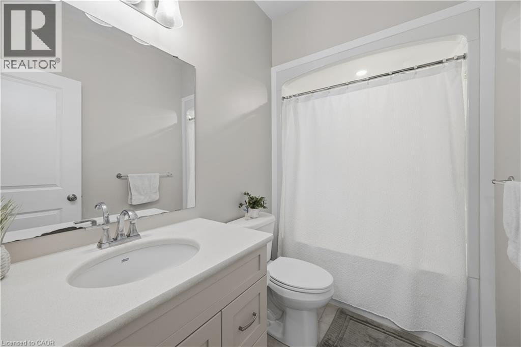 43 LOWRIE Crescent - 24