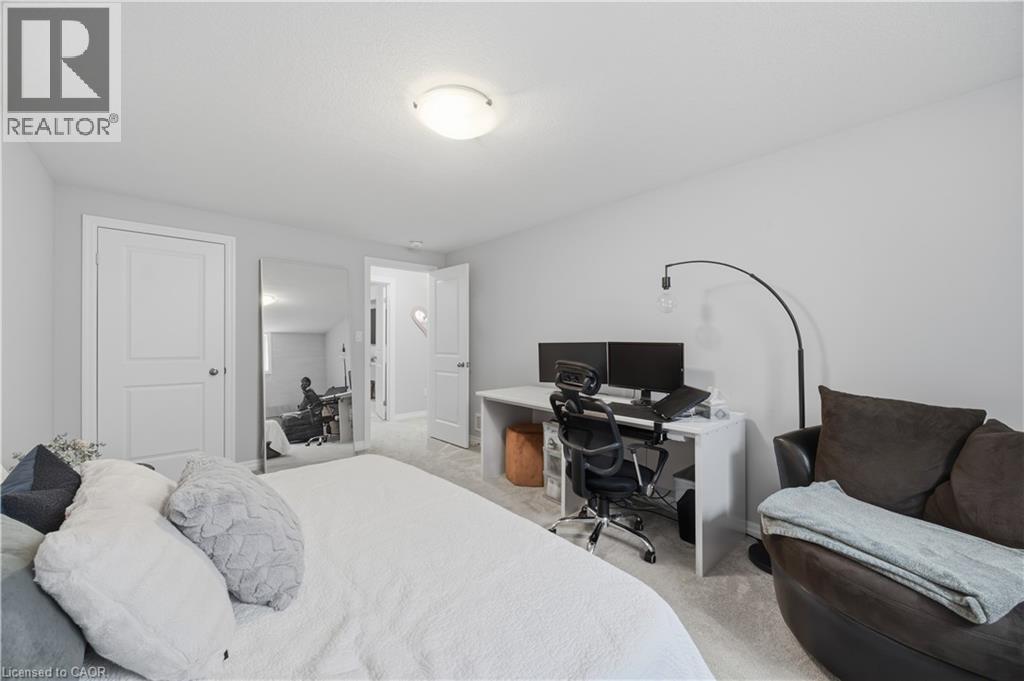 43 LOWRIE Crescent - 31
